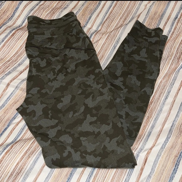 Lululemon Ready to Rulu Joggers - Picture 11 of 13